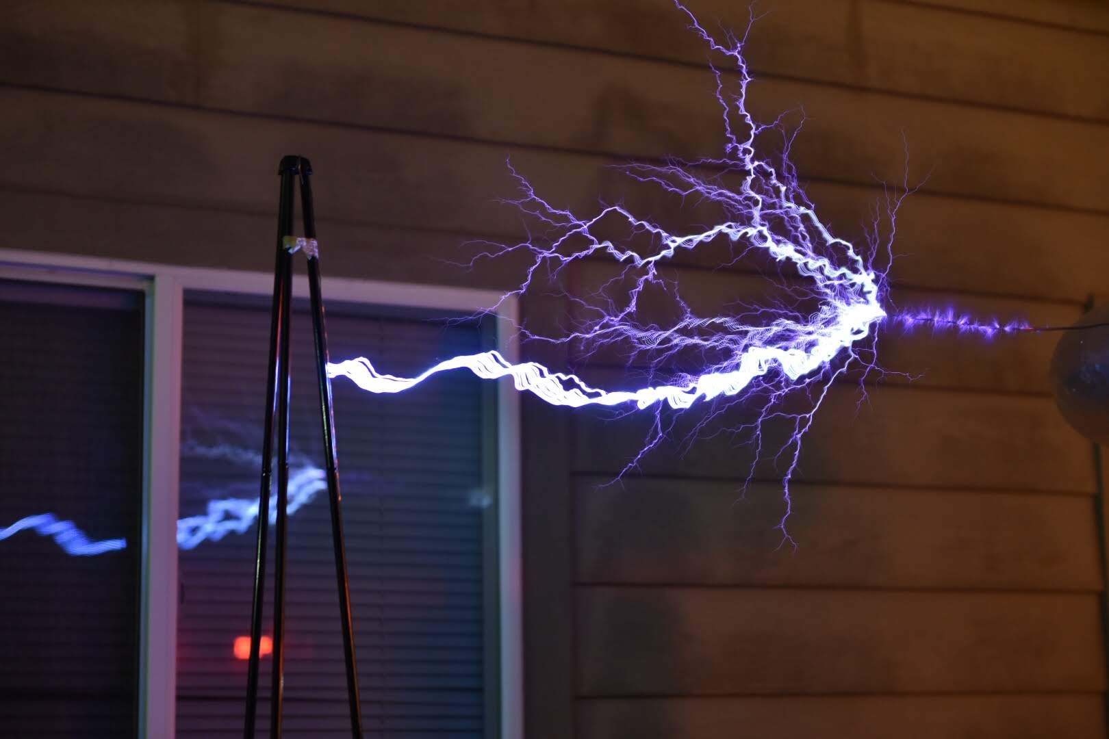Tesla coil arc